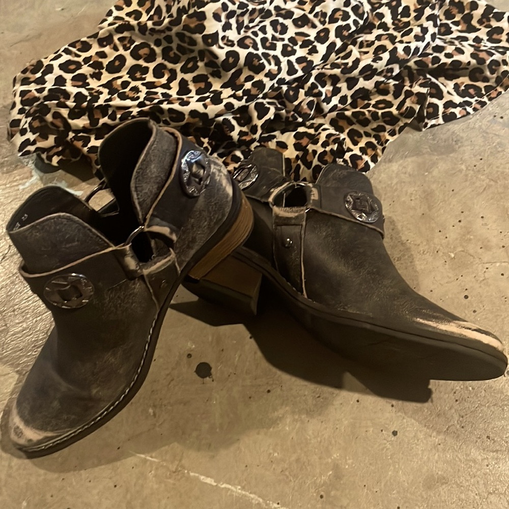 Chinese Laundry western ankle booties